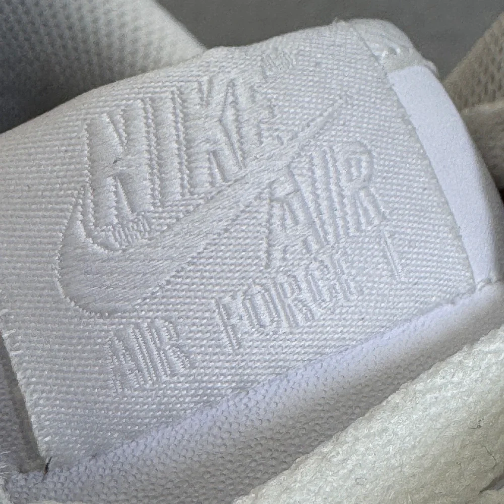 Nike Air Force 1 07 Mens White White Low Top Sneakers CW2288-111 Size 8